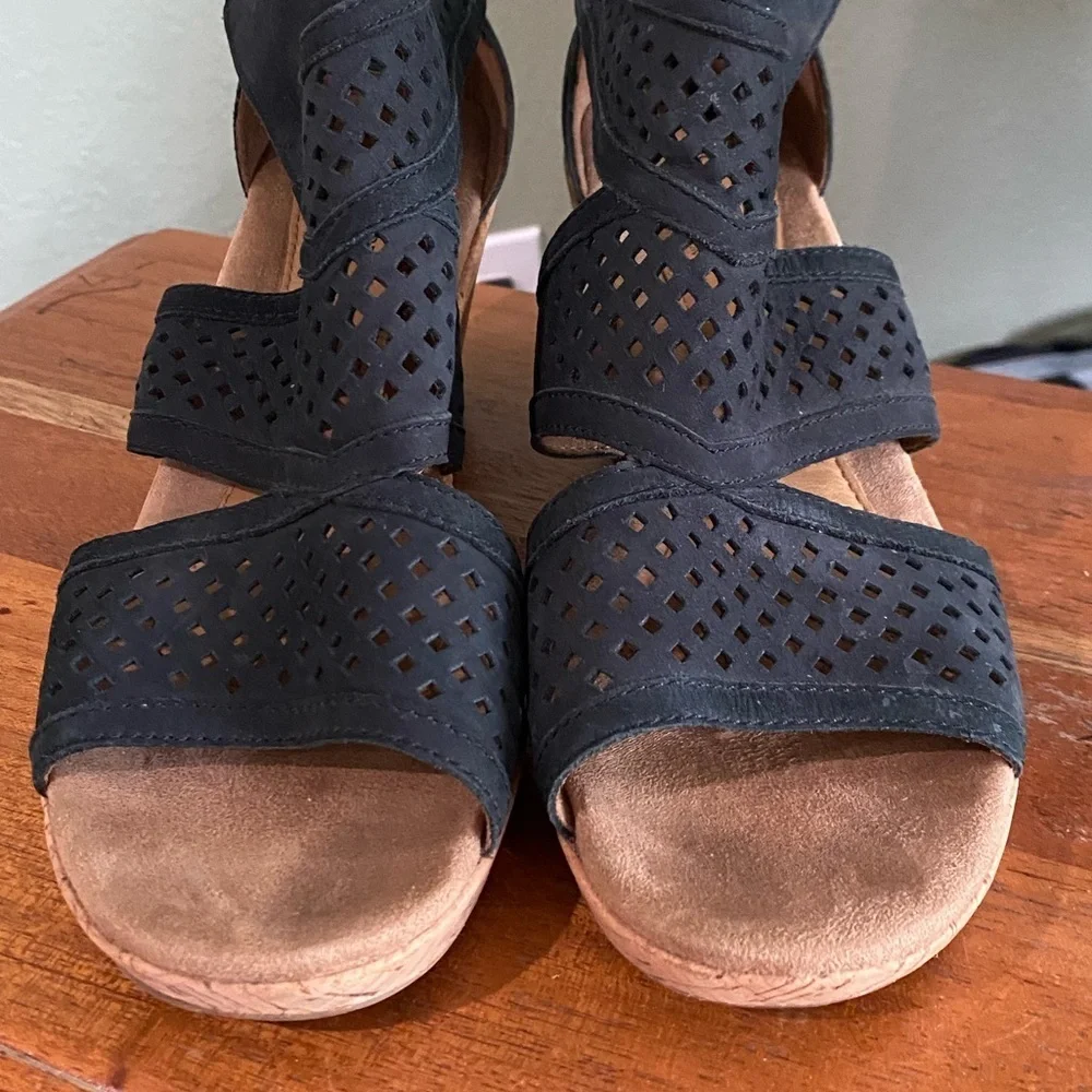Rockport Women's Cobb Hill Black Leather Laser Cut Design Wedge Sandals Size 9